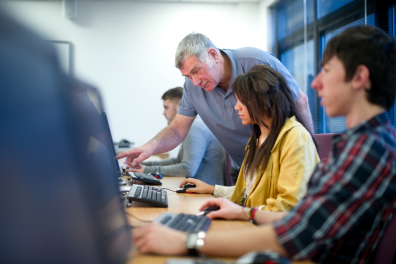 Formateurs ou enseignants bénévoles participant à la formation des élèves de Fil en Normandie. 